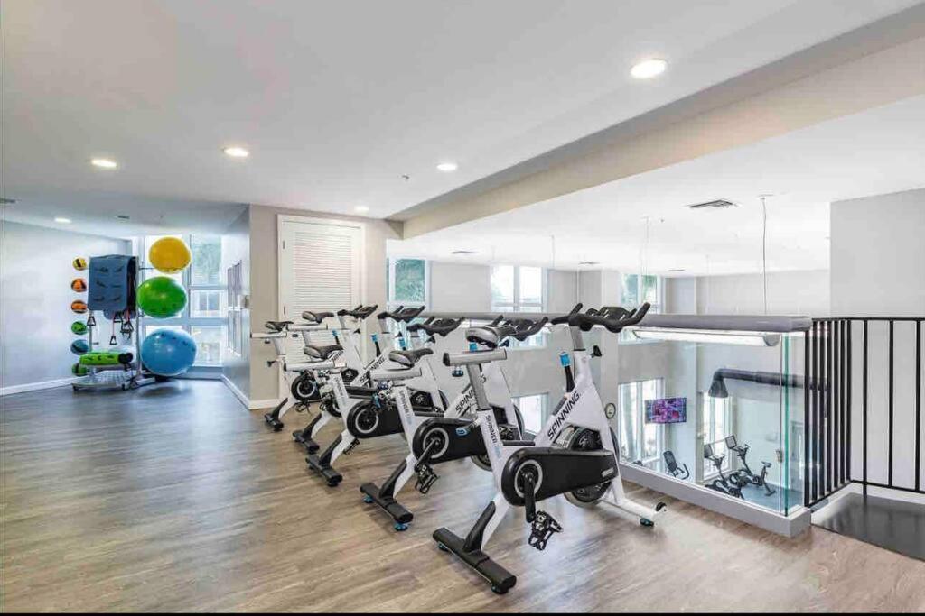 3 Min To Dt And Amalie Arena - Cozy 1br - Pool