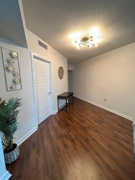 3 Min To Dt And Amalie Arena - Cozy 1br - Pool Appartement *